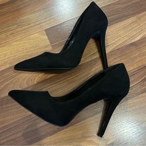 Like new black suede pumps
